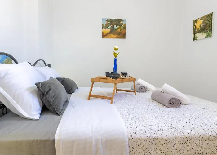 (stoa Escape) Traditional * Archangelos (Rhodes)