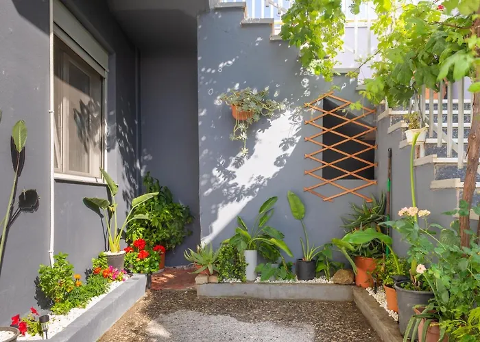 (stoa Escape) Traditional * Archangelos (Rhodes)